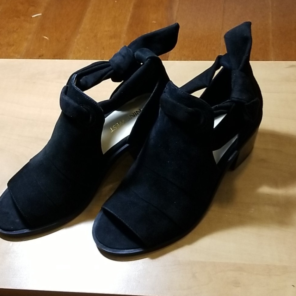 Shoes - Picture 1 of 4